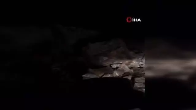 Samandağ-Arsuz yolu heyelan nedeniyle trafiğe kapatıldı Samandağ-Arsuz yolu heyelan nedeniyle trafiğe kapatıldı