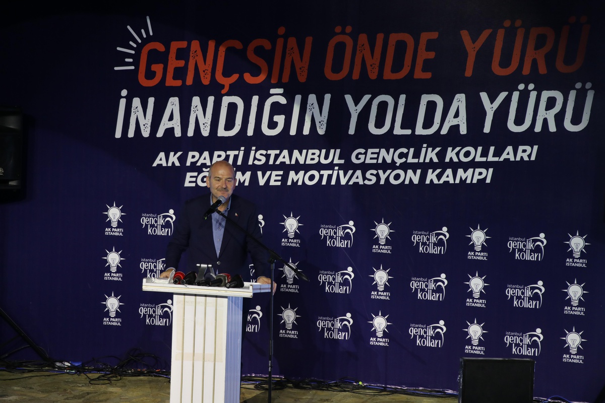 İçişleri Bakanı Süleyman Soylu, bu akşam itibariyle yurt içindeki terörist sayısının ilk kez 200\'ün altına, 197\'ye gerilediğini bildirdi.
