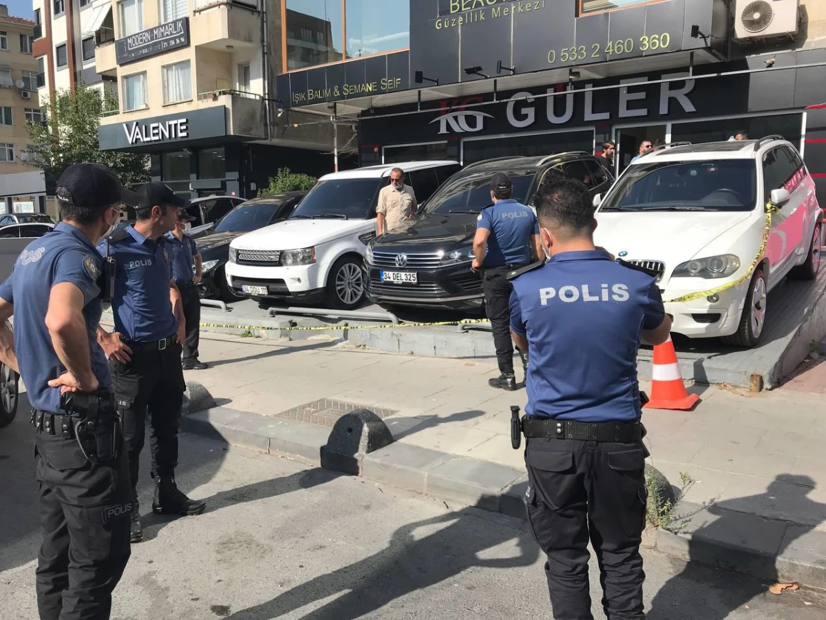 Son dakika haber... Kadıköy\'de oto galeriye silahla ateş açılması sonucu 2 kişi yaralandı