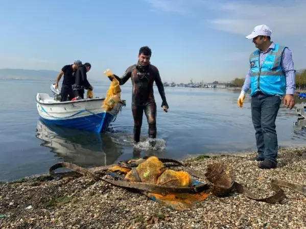 KOCAELİ'DE 'DÜNYA TEMİZLİK GÜNÜ'NDE 1 TON ATIK TOPLANDI