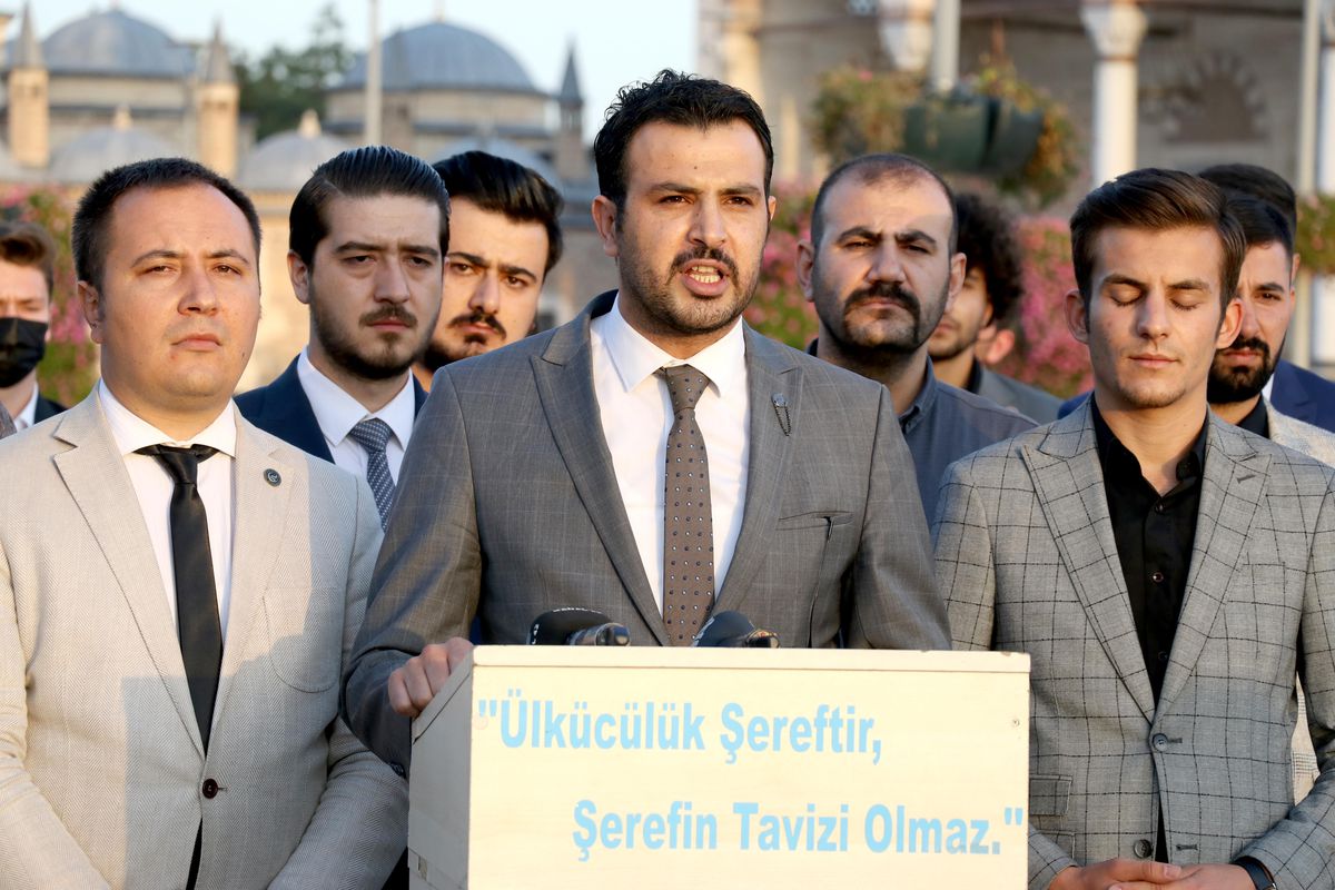Konya Ülkü Ocakları Başkanı Yusuf Kasım Akta\'dan "semazen" temalı üstü çıplak dans gösterisine tepki