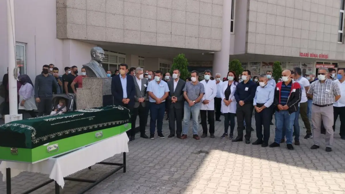 KORONAVİRÜSTEN ÖLEN DOKTOR, KOCAELİ\'DE SON YOLCULUĞA UĞURLANDI