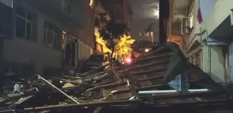 Kuvvetli sağanak ve fırtına çatıları uçurdu