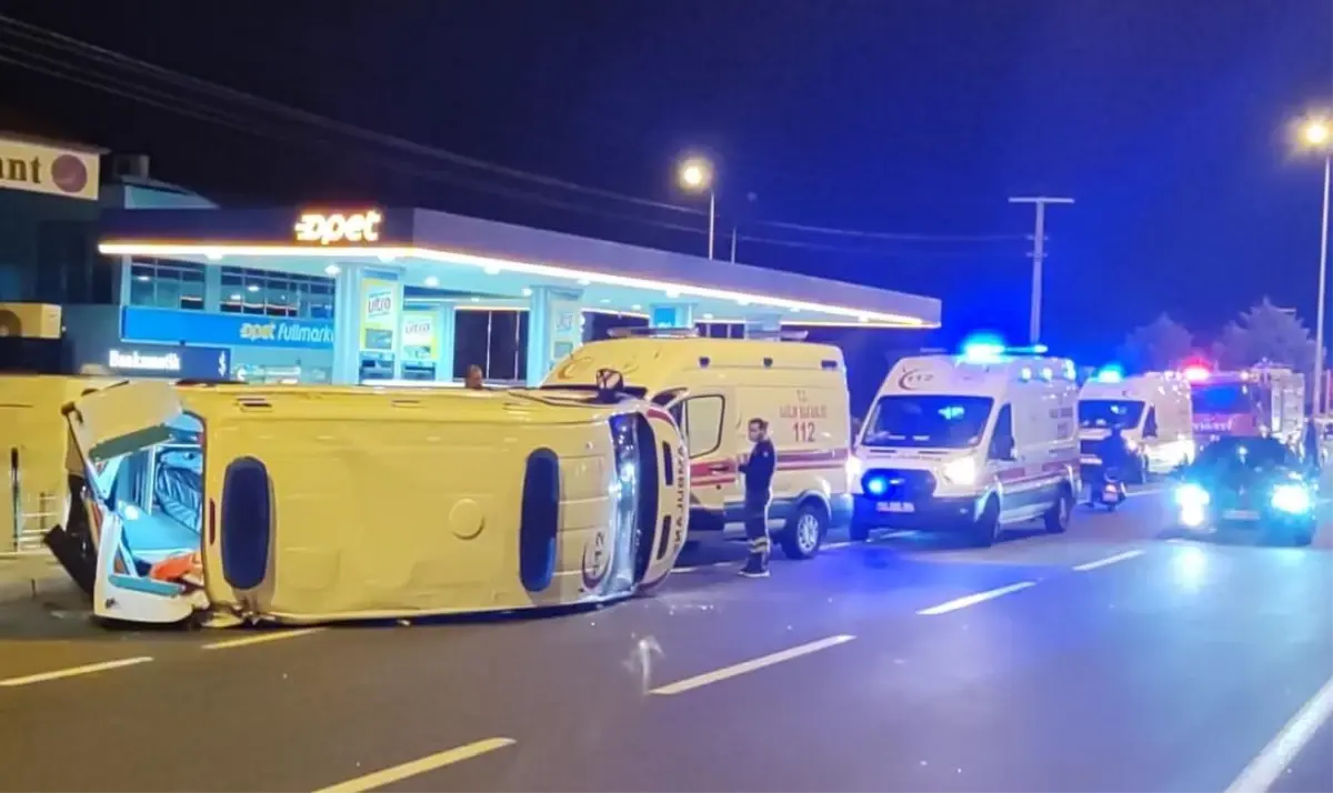 Son dakika: Nevşehir\'de hasta taşıyan ambulans otomobille çarpıştı