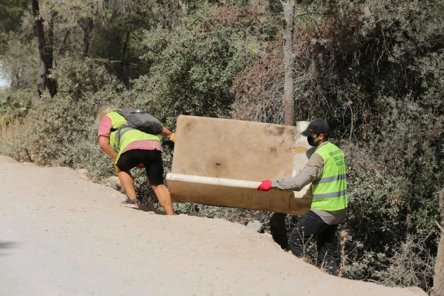 Bodrum Cennet Koyu'nda kıyı temizliği yapıldı