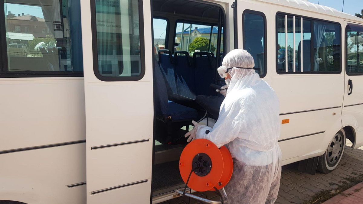 Ulaş\'ta öğrenci servisleri dezenfekte edildi