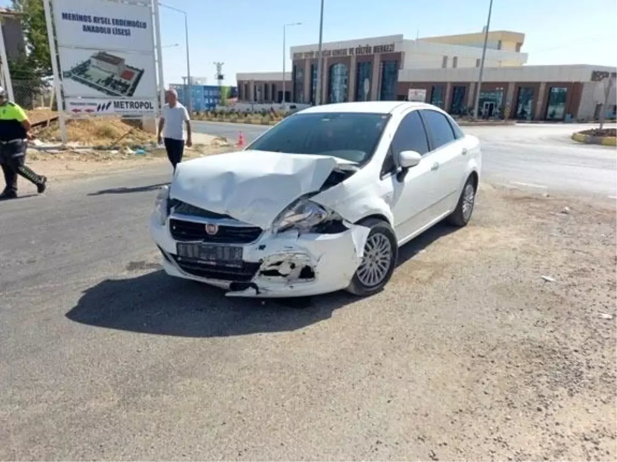 Adıyaman\'da otomobil ile minibüs çarpıştı: 5 yaralı