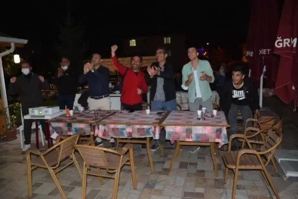 Ampute Milli Takımı Teknik Direktörü Çakmak'ın memleketi Zile'de coşkulu kutlama Ampute Milli Takımı Teknik Direktörü Çakmak'ın memleketi Zile'de coşkulu kutlama