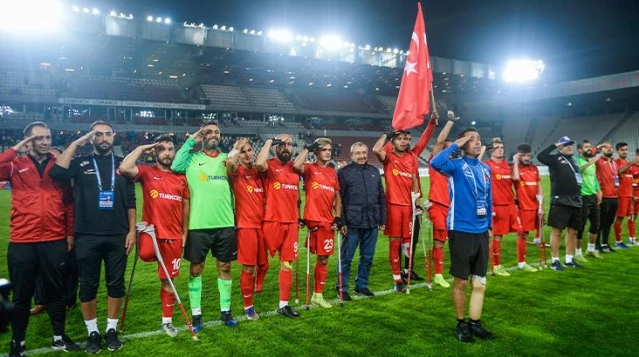 Avrupa şampiyonu Ampute Futbol Milli Takımı'na siyasilerden tebrik mesajı yağdı