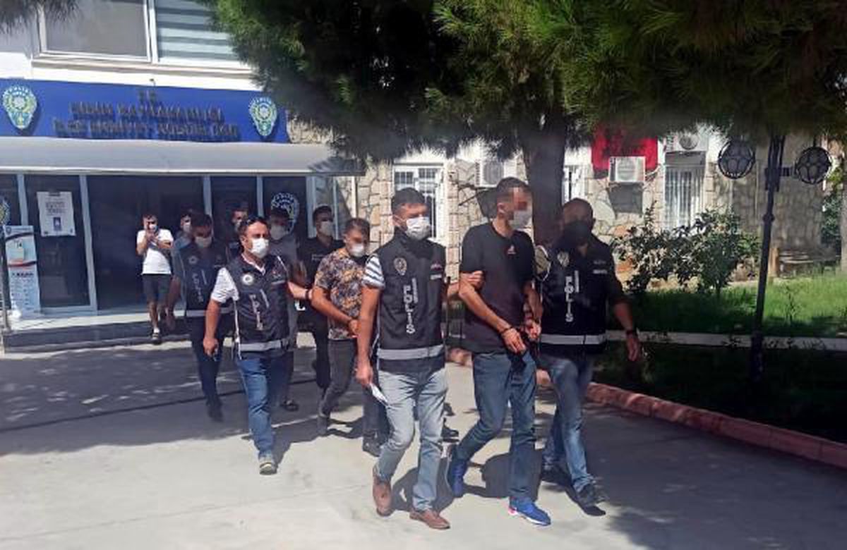 Didim\'de otomobilde uyuşturucuyla yakalanan 5 kişi tutuklandı