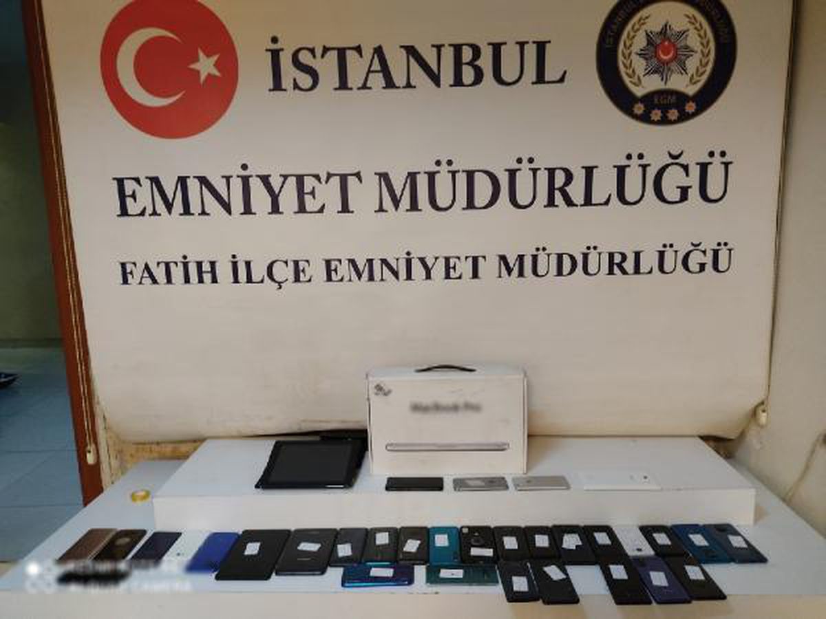 Fatih\'te 132 adet kaçak cep telefonu ele geçirildi