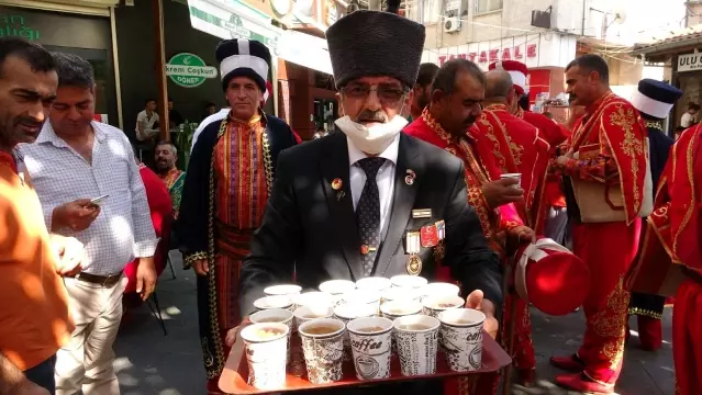 Gaziler Günü'nde hoşaf dağıttılar Gaziler Günü'nde hoşaf dağıttılar