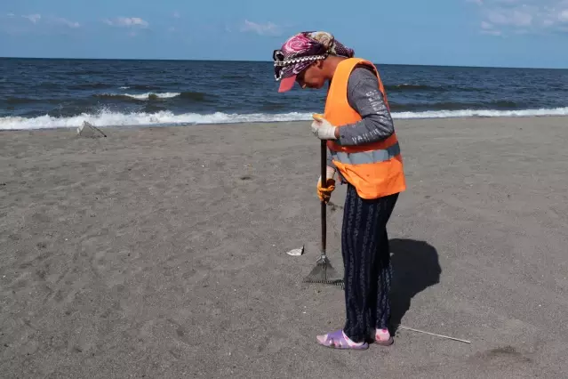 Samandağ'da petrol temizliği çalışmaları 17 gündür sürüyor