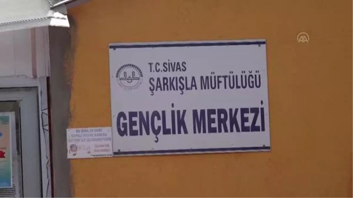 Hayırseverlerin desteğiyle çocuklara camiyi sevdirmek için çalışıyor