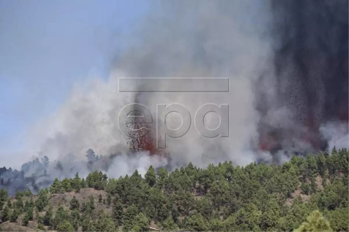 İspanya\'nın Kanarya Adaları\'ndaki La Palma yanardağı faaliyete geçti