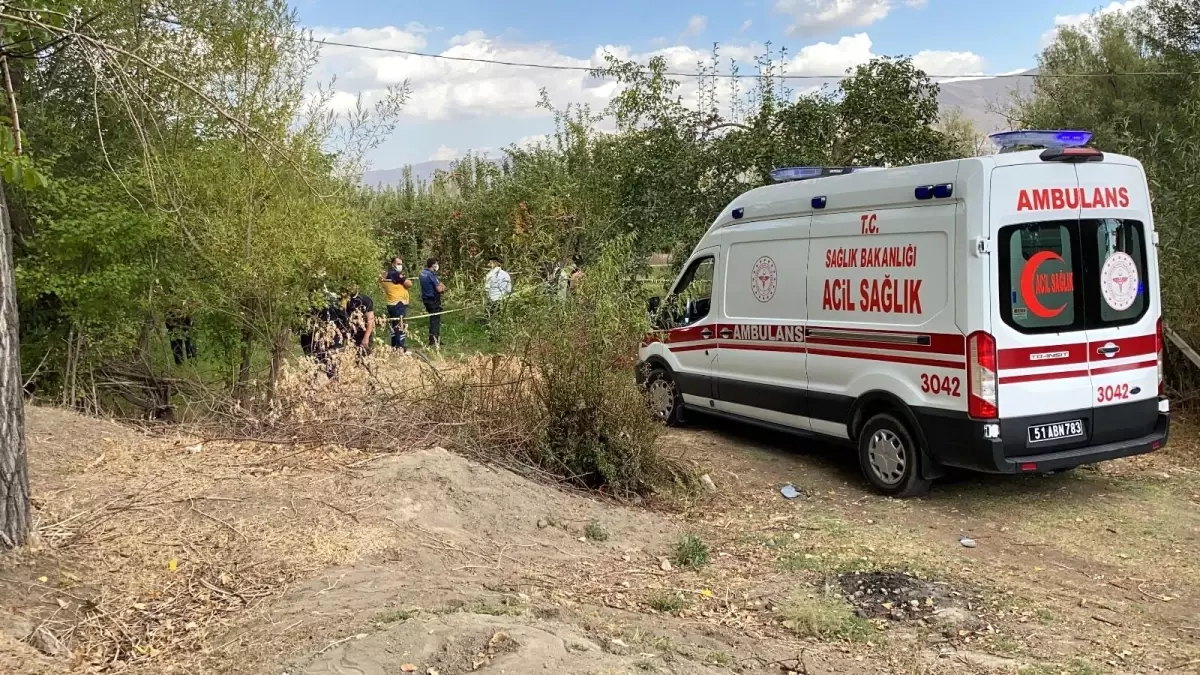 Niğde\'de 21 yaşındaki genç, elma bahçesinde ölü bulundu