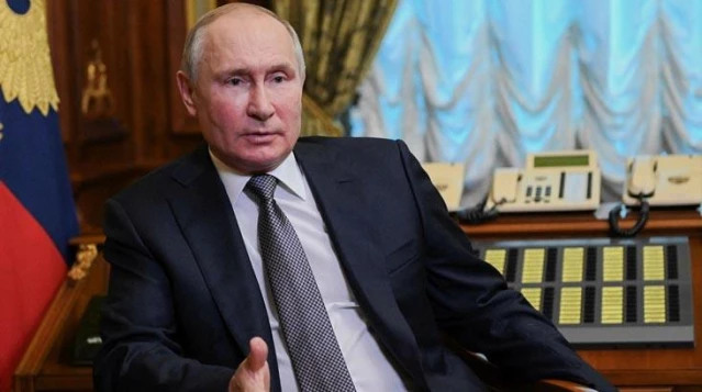 Rusya'daki Duma seçimlerini Putin'in partisi önde götürüyor