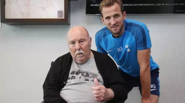 Tottenham tarihinin en golcü futbolcusu Jimmy Greaves, hayatını kaybetti Tottenham tarihinin en golcü futbolcusu Jimmy Greaves, hayatını kaybetti