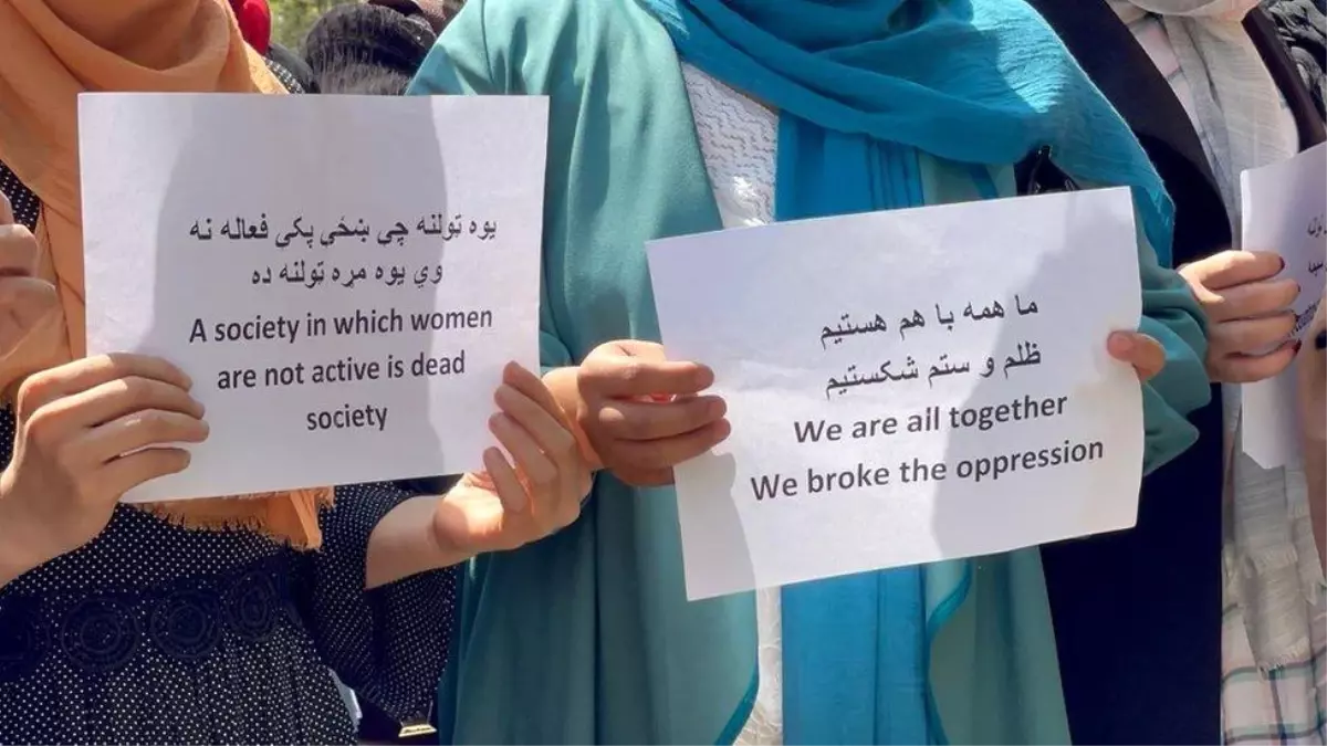 Afganistan: Kabil\'deki kadın belediye çalışanlarına Taliban \'evde kalın talimatı\' verdi