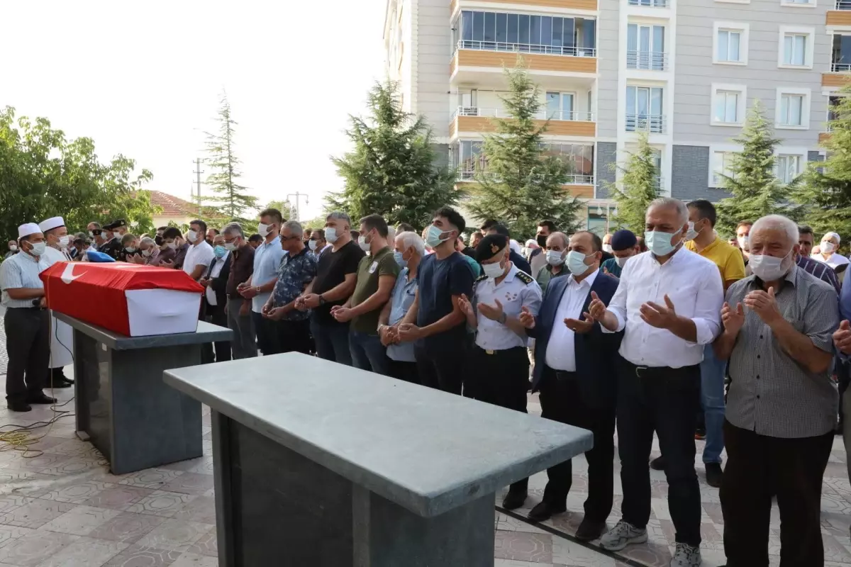 Beyin kanaması sonucu hayatını kaybeden jandarma uzman çavuş toprağa verildi