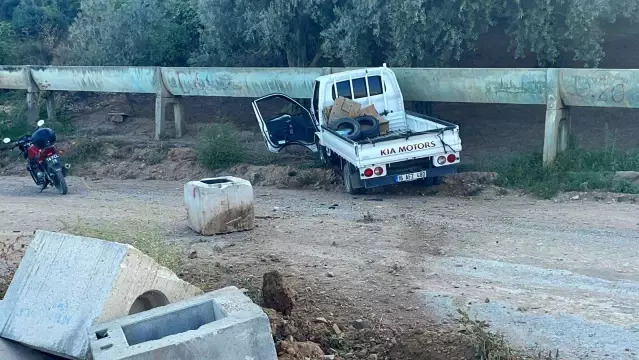 Bursa'da kontrolden çıkan kamyonet sulama kanalına çarptı