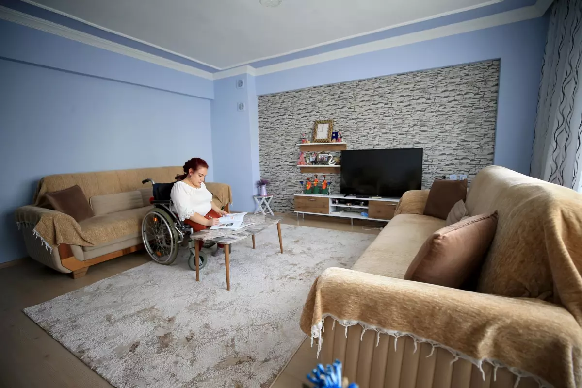 Engeline rağmen öğrenme azmiyle çevresine örnek oluyor