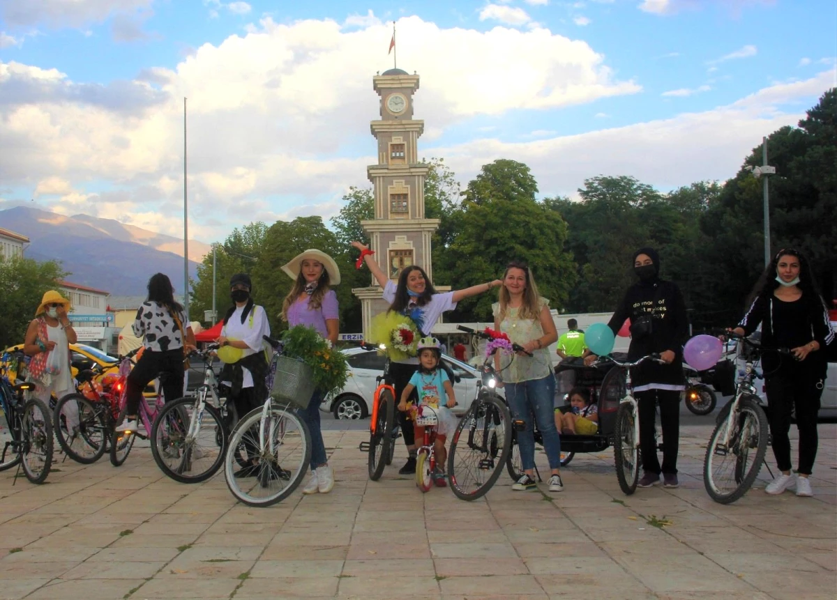 Erzincan\'da \'Süslü Kadınlar Bisiklet Turu\' düzenlendi
