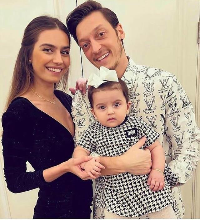 Fenerbahçe'nin yıldızı Mesut Özil'in eşi Amine Gülşe'den dikkat çeken '5 çocuk' sözleri