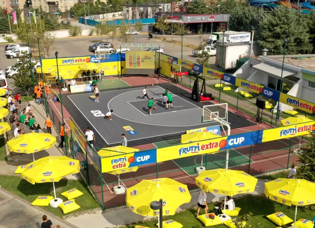 Frutti Extra Cup 3x3 sokak basketbolu turnuvasının şampiyonları belli oldu