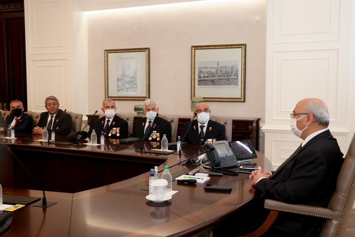 İzmir\'de şehit aileleri ve gazi dernekleri Vali Köşger ve Büyükşehir Belediye Başkanı Soyer\'i ziyaret etti