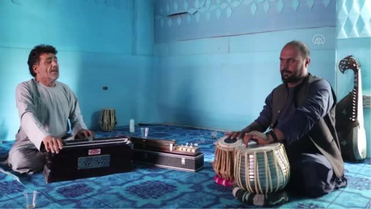 Kandaharlı onlarca şarkıcı ofislerini kapatıp Pakistan\'a kaçtı