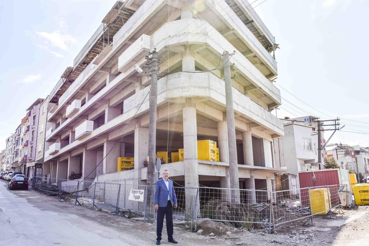 Karacabey\'de Gençlik Merkezi gün sayıyor