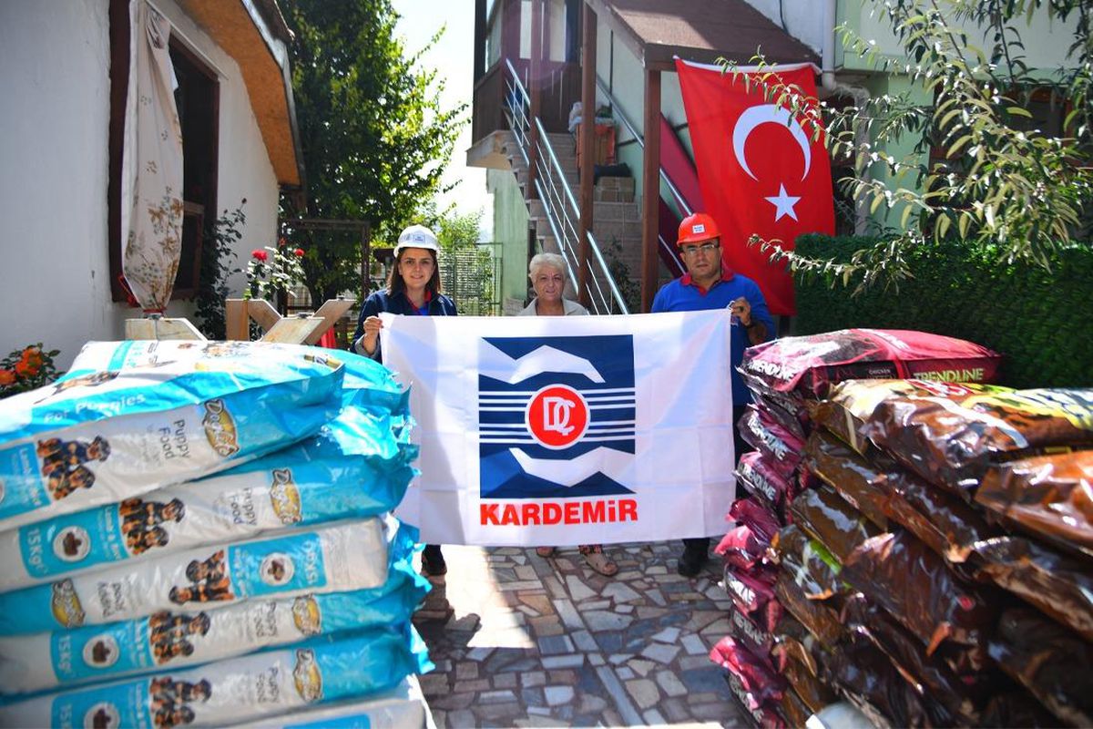 KARDEMİR\'den sokak hayvanlarına mama desteği