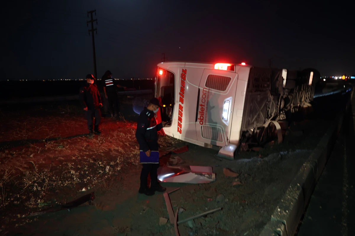 Son Dakika! Konya\'da yolcu otobüsü devrildi: 14 yaralı
