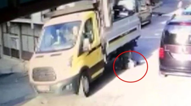 Dehşete düşüren kaza! 5 yaşındaki çocuğun kamyonetin altında kaldığı anlar saniye saniye kaydedildi