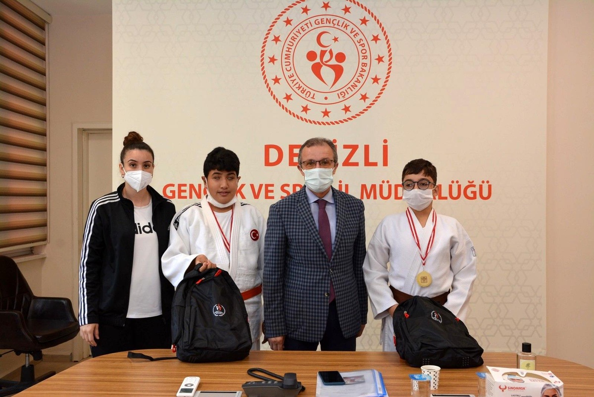 Madalyalarla dönen Denizlili sporcuların hedefi yüksek
