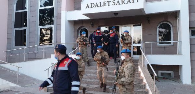 Okul servisinde 2 öğrenciyi öldüren eski muhtarın açıklamaları: Oğlumu taciz etmişlerdi Okul servisinde 2 öğrenciyi öldüren eski muhtarın açıklamaları: Oğlumu taciz etmişlerdi