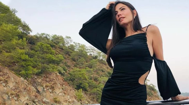 Mini elbisesi ile teknede poz veren Demet Özdemir'e ilk yorum sevgilisi Oğuzhan Koç'tan geldi