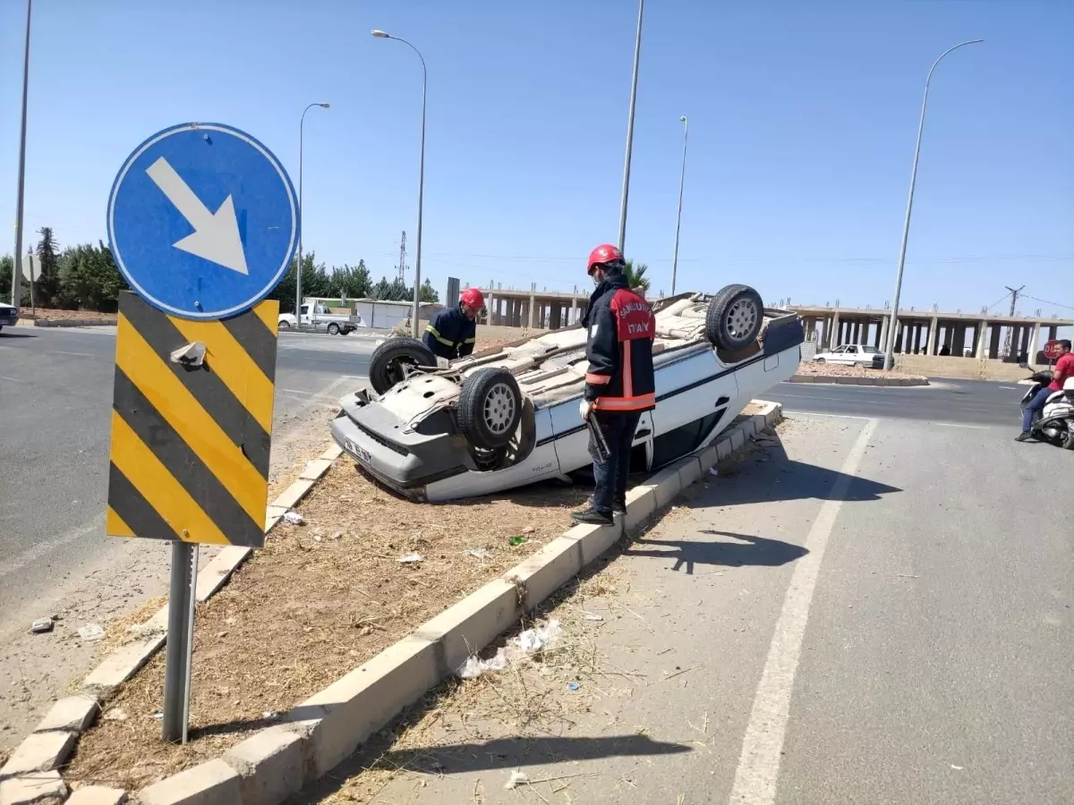 Şanlıurfa\'da devrilen otomobilin sürücüsü yaralandı