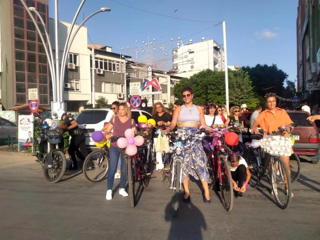 Tarsus'ta Süslü Kadınlar Bisiklet Turu