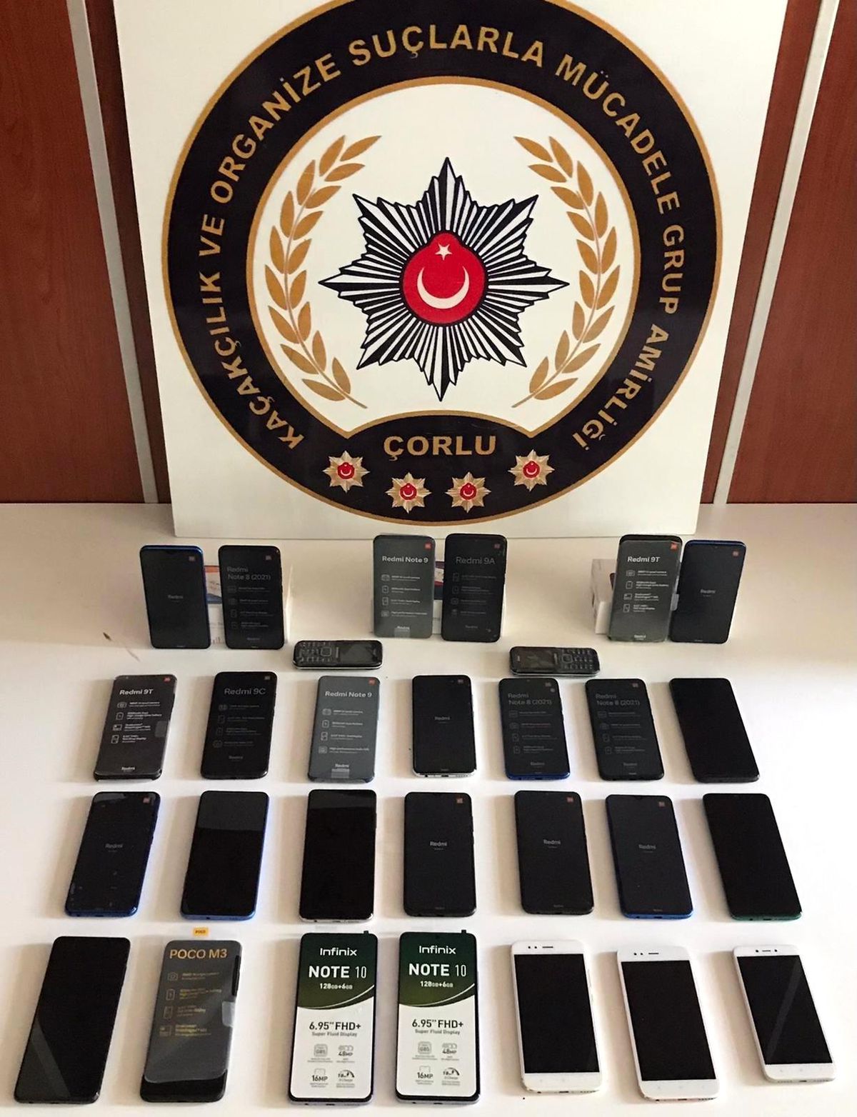 Tekirdağ\'da kaçak telefon satan 8 adrese operasyon