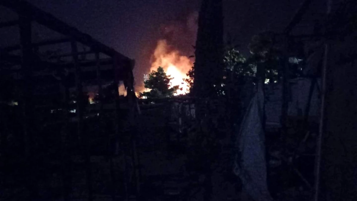 Son dakika haberi... Yunanistan\'ın Sisam Adası\'ndaki göçmen kampında yangın