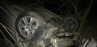 2 gün önce aldıkları araçla dereye uçtular: 2 yaralı