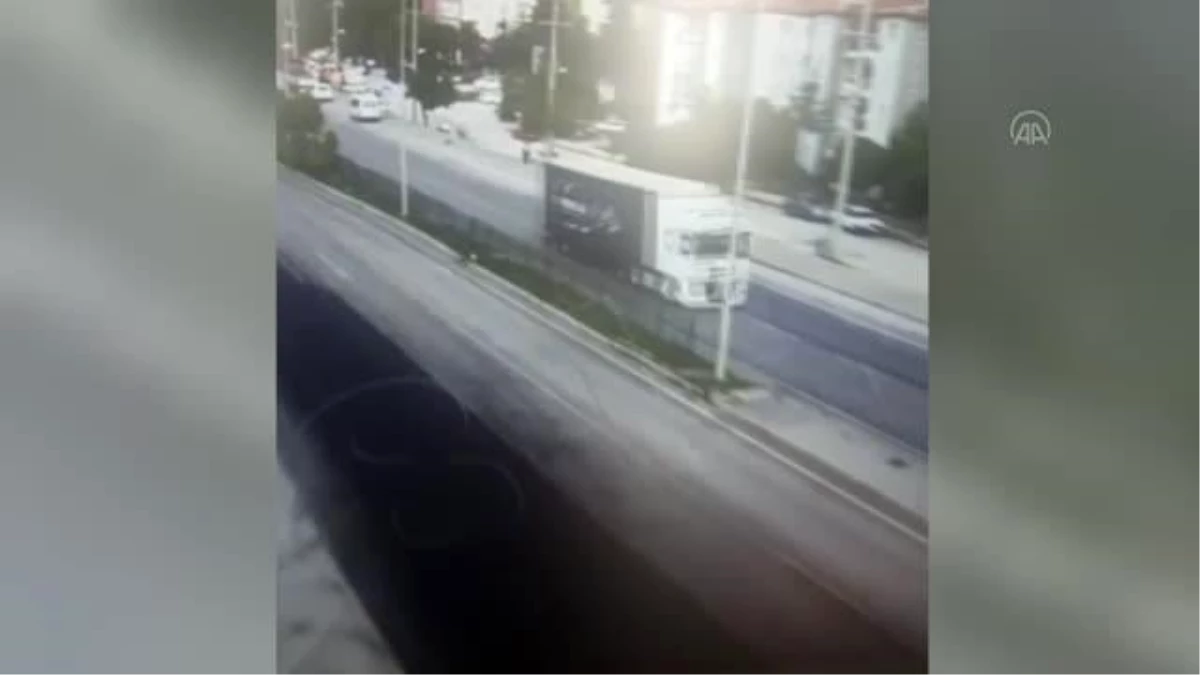 Son dakika haberi... AFYONKARAHİSAR - Zincirleme trafik kazasında 1 kişi öldü, 4 kişi yaralandı