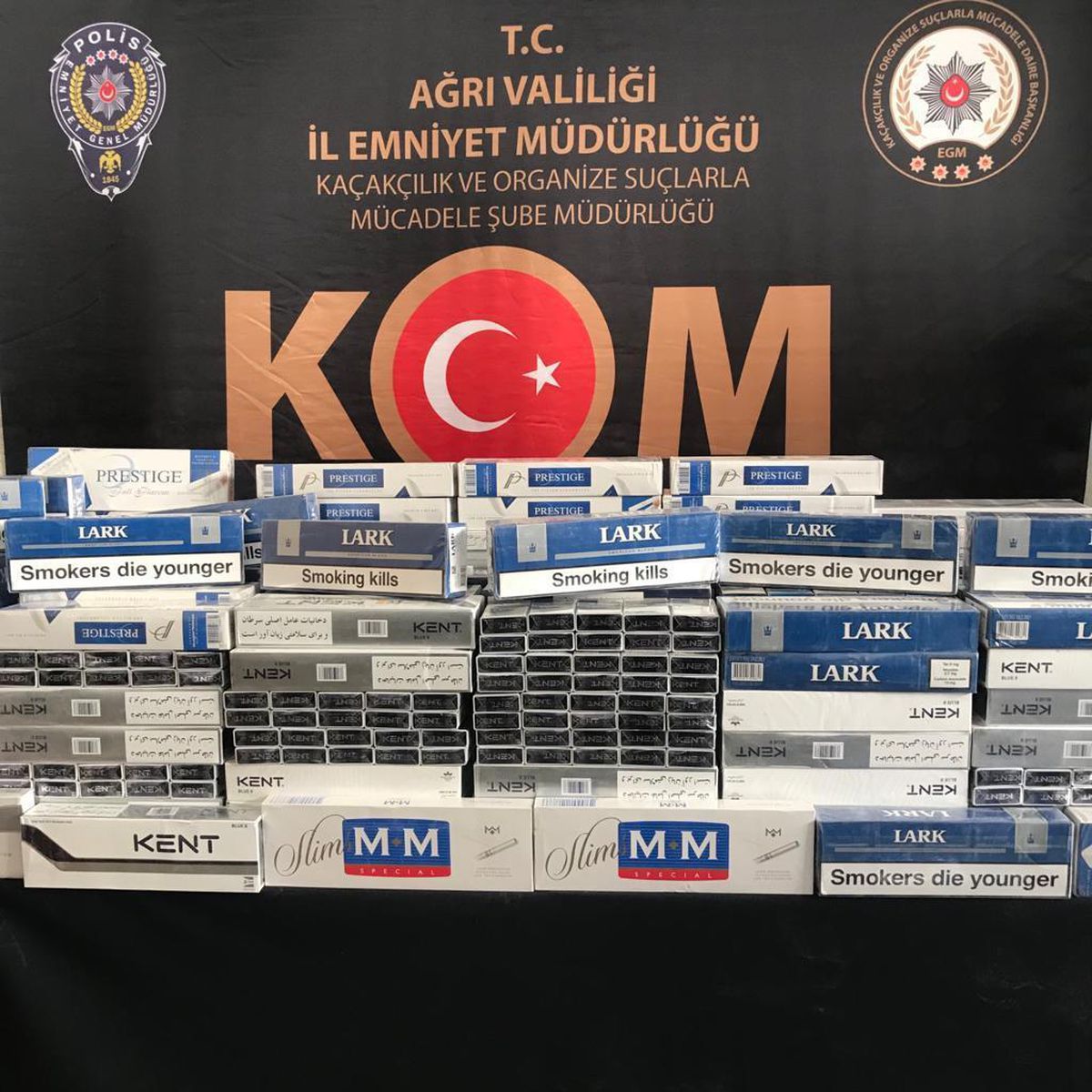 Ağrı\'da kovalamaca sonucu durdurulan araçta gümrük kaçağı sigara bulundu