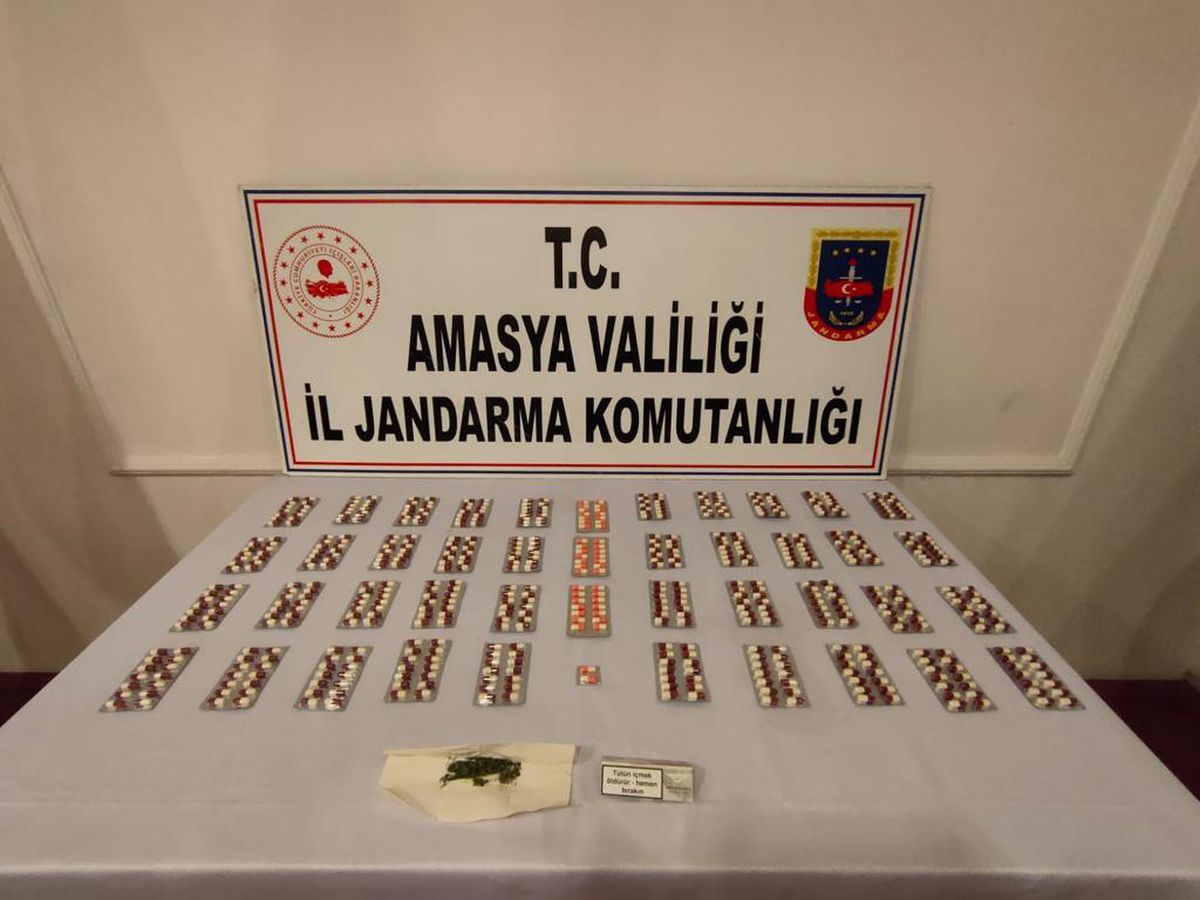 Amasya\'da aracındaki çay paketlerinde uyuşturucu bulunan zanlı gözaltına alındı