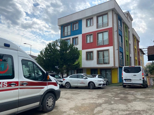 Arkadaşlarının merakı acı gerçeği gün yüzüne çıkardı! Doğal gaz borusuna iple asılı halde bulundu Arkadaşlarının merakı acı gerçeği gün yüzüne çıkardı! Doğal gaz borusuna iple asılı halde bulundu