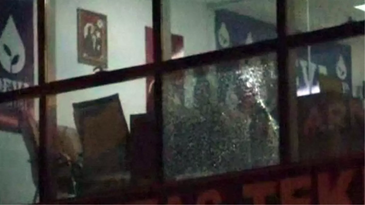 Arnavutköy Deva Partisi İlçe Başkanlığına silahlı saldırı düzenlendi