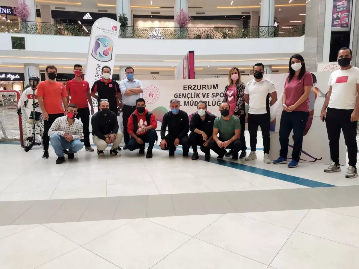 AVM\'de buz sporları tanıtıldı