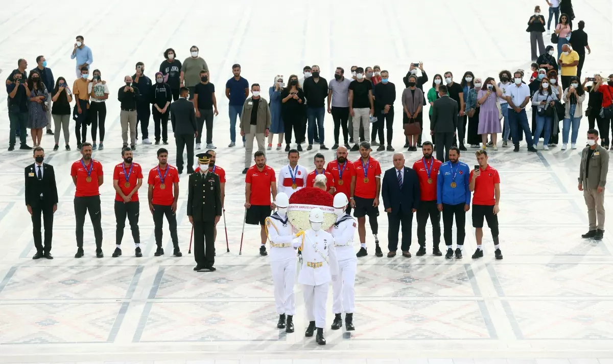 Avrupa Şampiyonu Ampute Futbol Milli Takımı, Anıtkabir\'i ziyaret etti